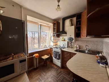 **Продається трикімнатна квартира на вул. Млинарська**