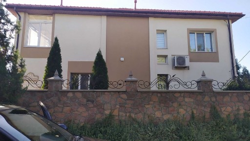 Продаж будинку 281 м2 з автономним живленням, парковою зоною та водоймою | Горішні Плавні