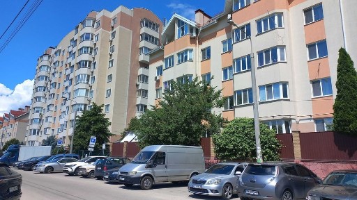 Продам 3 кімнатну Святопетрівське.