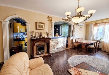 Продаж 3-кімнатної квартири 105 м², Анни Ахматової вул., 47
