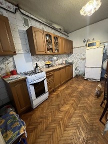 Трикімнатна квартира по Набережній !