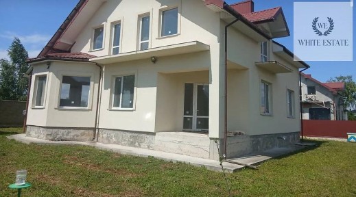 Продаж 2 поверхового будинку і ділянкою на 10 соток, в Смиківцях