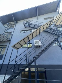 Здається в оренду приміщення для бізнесу в центрі Бедевлі