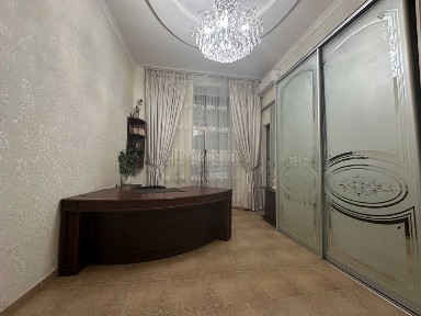 Продаж приміщення офісного типу в Центрі міста