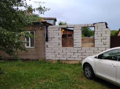 У продажу частина будинку з комунікаціями