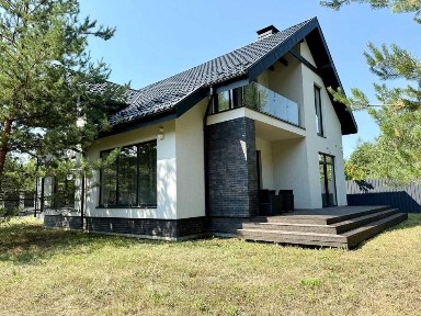 Двоповерховий будинок. 10 км від центру міста. Дизайнерський ремонт.