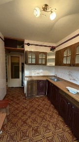 Продається 3х кім кв. р-н Вишенка. Охайний стан. Кімнати окремі.