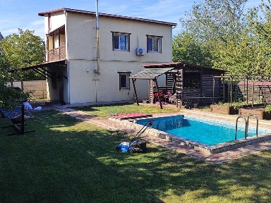 Продаж будинку разом з бізнесом