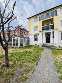 Частина будинку з власною земельною ділянкою по вулиці Куликівська (бічна Сахарова, Княгині Ольги), місто Львів