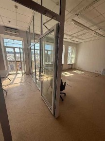 Цена снижена! Продам 4 комн. кв., Центр, м. Площадь Конституции