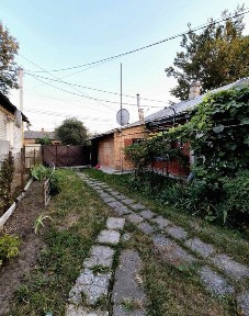 Здається частина будинку вул. Б. Тена та Східна всі зручності вільна!