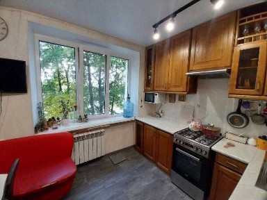 Продам 2х комнатную сталинку. Сертификат+