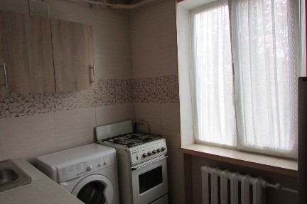5 хв. до ст. метро ДОРОГОЖИЧИ. 2 кімнатна. вул. Родини Глаголєвих 22 А