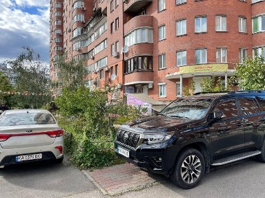 Оренда на Анни Ахматової 153м2