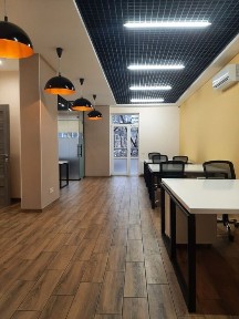 Київ, Печерський, вулиця Євгена Коновальця 36е