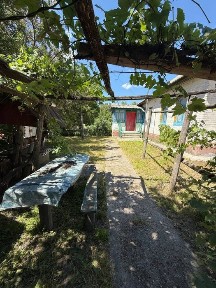 Продаж будинку та земельної ділянки