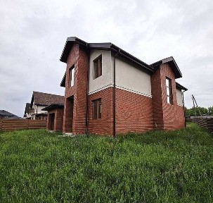 Без%! Продаж! Котедж 240м² у Бобриці. Закрита вулиця. Озеро з пляжем та риболовлею і ліс - в 300м! Природа, тиша, мальовничі краєвиди! Газ!