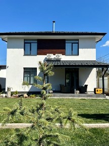 Будинок з новим ремонтом у лісовій Бучі
