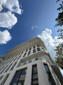 Продаж 1-кімнатної квартири 42,4 м2 з панорамною терасою в ЖК Five Address