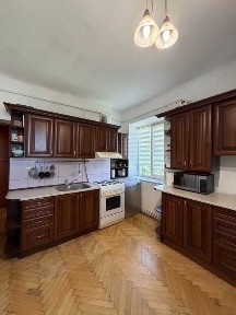 Продаж 2к квартири, центр, вул. Квітова, 93000$