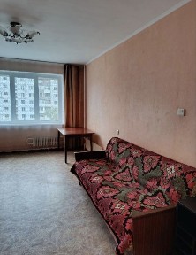 Оренда 3к кв на пр. Лушпи (середній поверх)