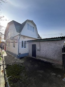 Продам півбудинку по вул. Євгена Коновальця (наприкінці вулиці)