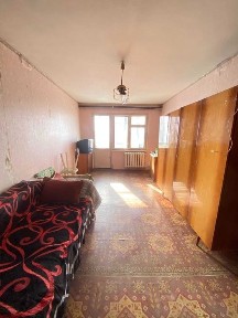 В продаже двухкомнатная квартира на ул. Жукова.