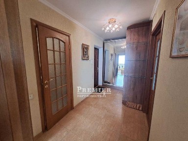 2-кімнатна квартира з ремонтом 52 кв. м р-н Сім'і.