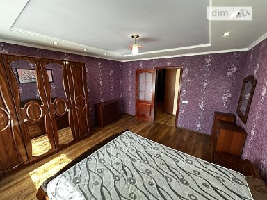 Продаж 2к квартири 70 кв. м на вул. Героїв України 8А • ID 34773941