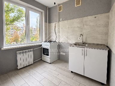 Продаж 4-кімнатної квартири 63 м², Космонавтів вул.