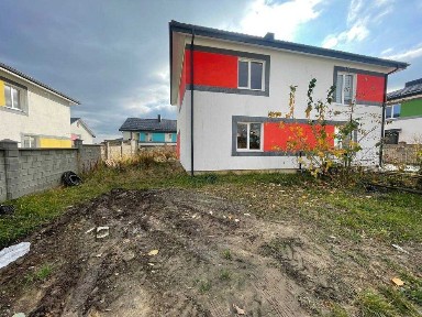 Котедж з міськими комунікаціями та ділянкою 3 сотих