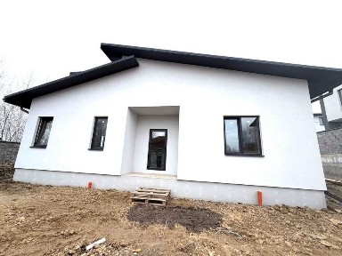 Будинок в районі Зоопарку з парканом та великою ділянкою