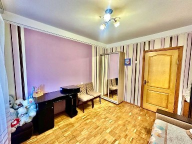 Вишгородська 46. Оболонський район. Вишгородський масив. Оренда 2 кімнатної квартири з ремонтом. Газ, цегла. Метро 10 хвилини