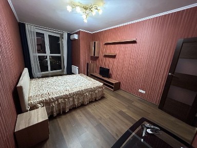 Оренда 1 кімнатної квартири з дивовижним панорамним видом за адресою вул. Драгоманова 2Б