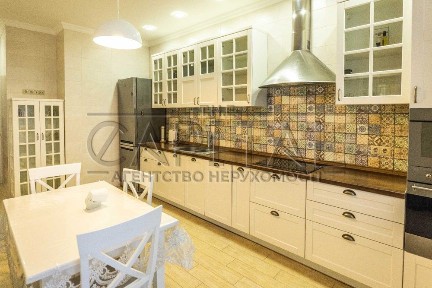 Оренда / Печерськ / 2 кімнати / 110М2 / 6 поверх / бул. Лесі Українки / ЦЕНТР / Паркінг в будинку / генератор на ліфт, воду, тепло /