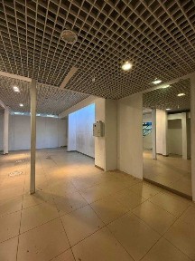 Здається торгова площа 81 кв. м на 2 повесі в ТЦ Лівобережний метро Лівобережна