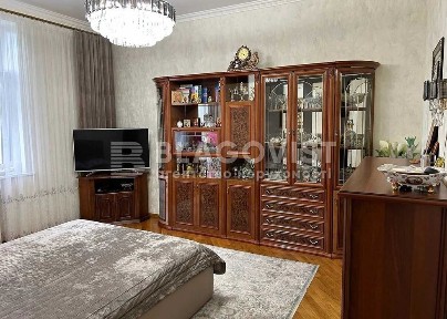 Продаж 2К Київ Верховної Ради бульвар 13 сталінка ремонт меблі