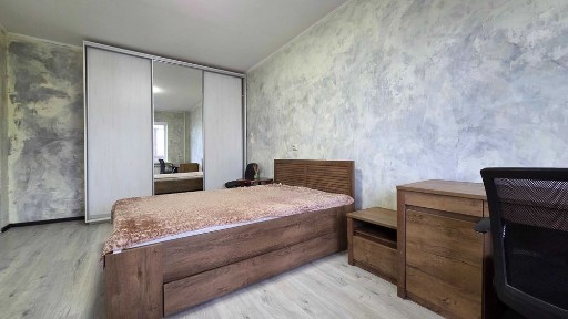 3-кімнатна квартира, вул. Ревуцького, 44. Метро Харківська. Без%