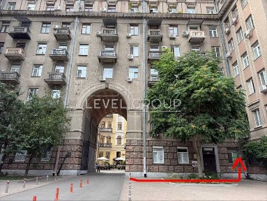 Пропонується до продажу функціональне комерційне приміщення престижній центральній локації Києва - вул. Пирогова, 2, метро Університет