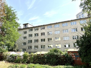 Окремо розташована будівля біля парку | 3400 м² | 33,67 соток | 5 поверхів