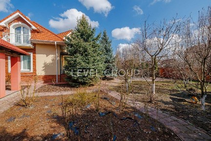 Продаж будинку з ремонтом у Глевасі біля лісу та озер, Київська область, Васильківський р-н, смт Глеваха, провулок Морозова.