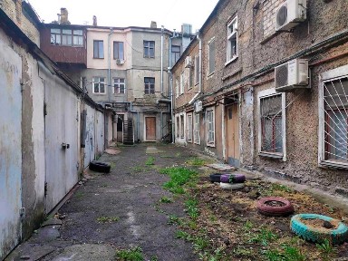 1-2х комн. квартира в Центре под капремонт, 1 этаж, свой дворик. Хорошая цена!