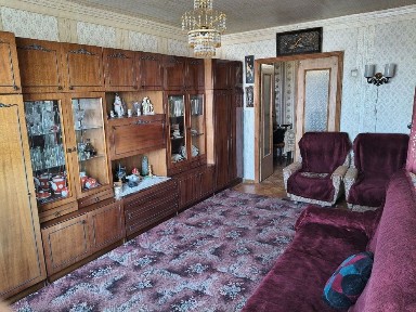 Продам простору 3-кімнатну квартиру на проспекті Льва Ландау, 12 (Нові Будинки, Комунальний ринок)