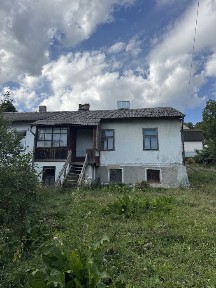 Частина будинку поруч з академією та коледжем, центр Кременець