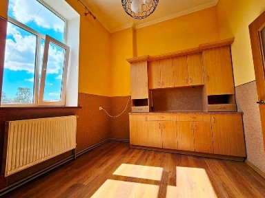 Продам, або обміняю простору 2-кімнатну квартиру в центр. частині м. Стрий, на квартиру меншої площі з Вашою доплатою.