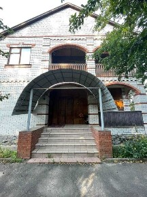 Продаж будинку вільного призначення під комерційну діяльність