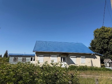 Продаються приміщення адмінбудинку та магазина-бару в центрі с. Ржавинці, 52 000$