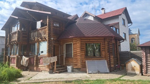 Довгострокова оренда сучасного будинка