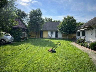 Будинок у мальовничому краї: затишок та природа та всі зручності поруч