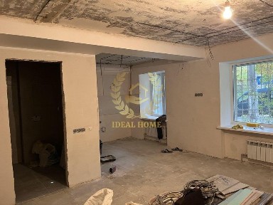Продаж 3-к квартири з окремим входом, біля метро Сирець. Можлива оренда з правом викупа.